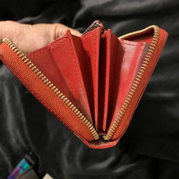 Gucci Zipper Red Wallet w/box - Picture 10 of 11